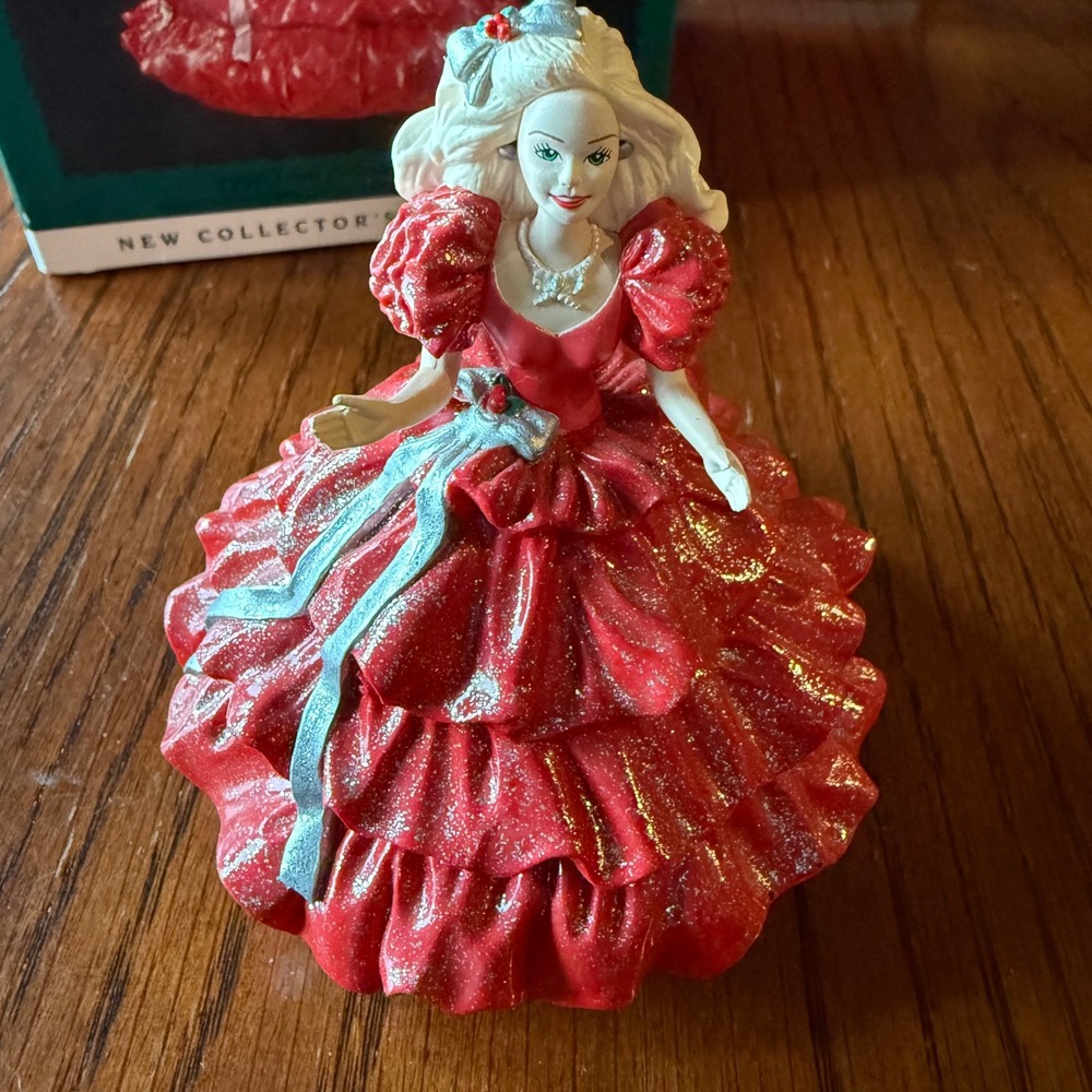 Hallmark 1996 Holiday Barbie Ornament 1988 Holidays Collector Club Red Gown - Picture 2 of 5